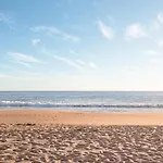 Modern By The Sea דירה *